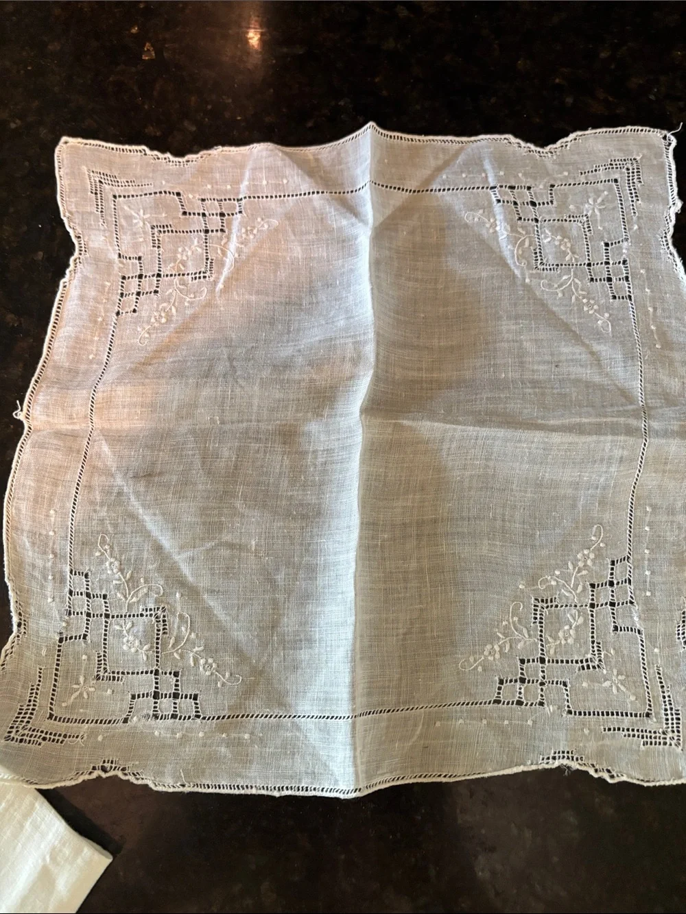 Vintage White Embroidered Linen Napkins - Set of 4